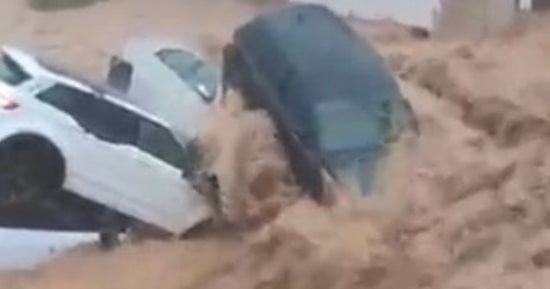 فيضانات عارمة تضرب إسبانيا.. وفاة معمرة 102 عام وإنقاذ 90 شخصًا.. فيديو