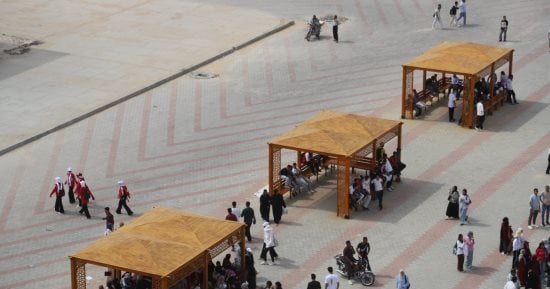 جامعة قنا: تطوير الحرم الجامعى وتركيب برجولات جديدة للطلاب