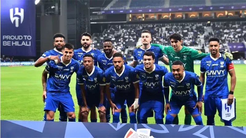 واتكينز يقود تشكيل الهلال أمام القادسية في الدوري السعودي