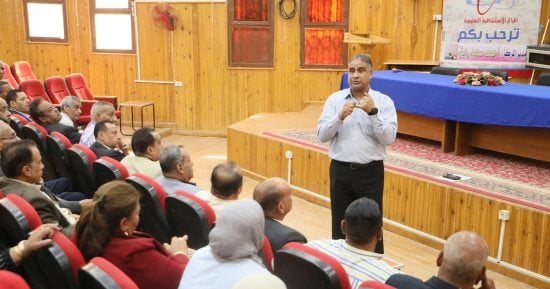 تعليم الوادي الجديد يناقش انتظام الدراسة والتقييمات الأسبوعية بمدارس الخارجة