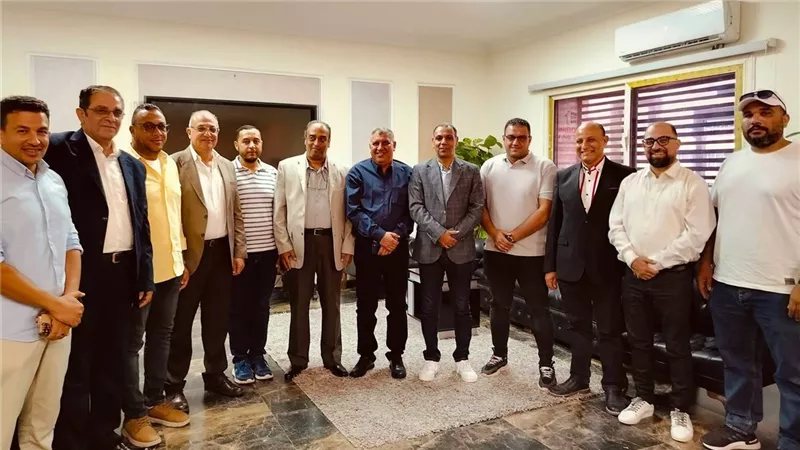 اجتماع موسع لرئيس جهاز حدائق أكتوبر مع سكان "دار مصر" لبحث مطالبهم