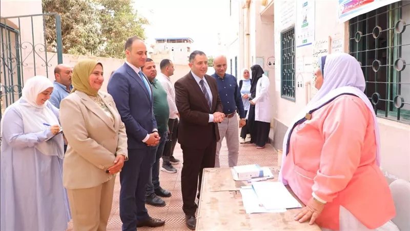 محافظ دمياط يتفقد وحدة طب الأسرة بقرية العطوي