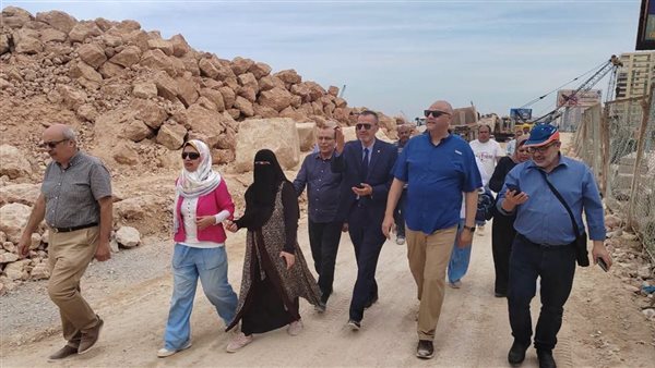 محافظ الإسكندرية ورئيس هيئة حماية الشواطئ يتفقدان مشروعات حماية واستعادة شواطئ المدينة