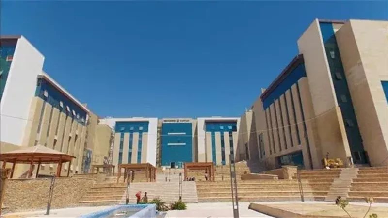 لا تفوت الفرصة، دليلك لشروط التقديم في منح الجامعات الأهلية للمتفوقين ومحدودي الدخل