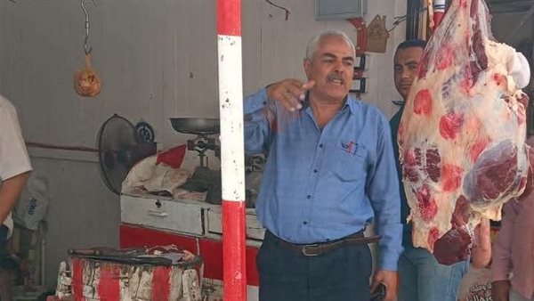 حملة تموينية مكبرة بالعدوة، تفتيش على الجزارين والمحال التجارية بالمنيا