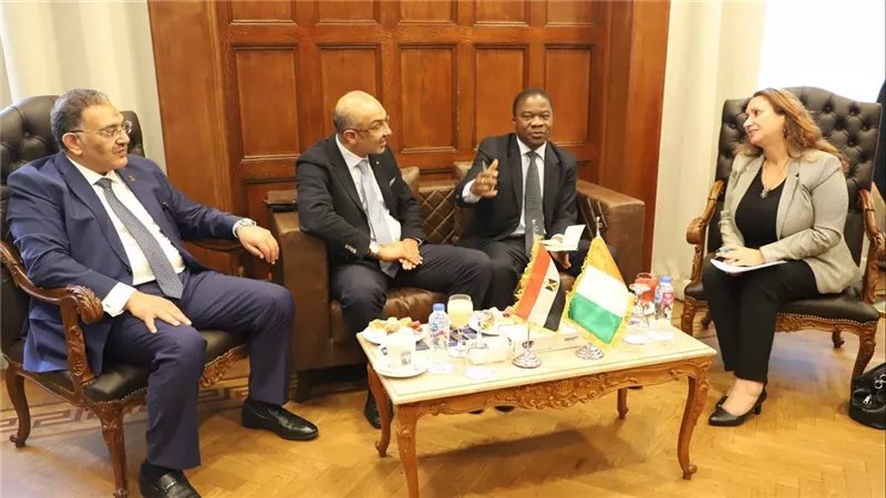 غرفة الإسكندرية التجارية تستقبل سفير كوت ديفوار لبحث تعزيز التعاون المشترك