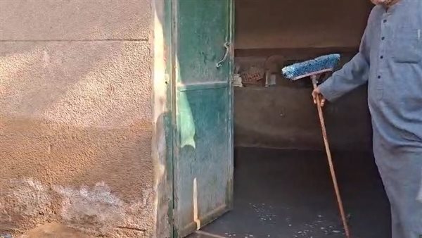 المياه غرقت البيوت والطحالب تحاصر الأهالي، قرية الحصة في طوخ تنتظر الصرف الصحي منذ 6 سنوات (فيديو)