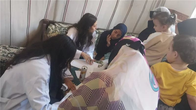 قافلة طبية توقع الكشف على 1038 مواطنا والعلاج بالمجان بقرية الصلعا بسوهاج