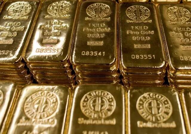 الذهب يصعد بدعم تراجع النفط وترقب مسار الفائدة الأمريكية