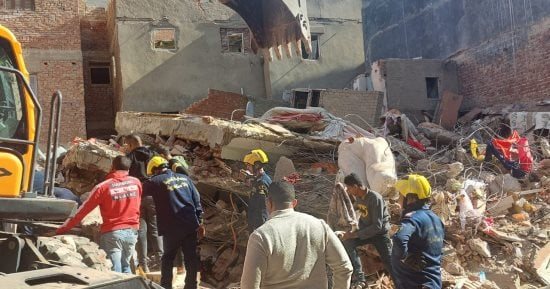 انتشال جثمان طفلة من تحت أنقاض عقار أبو سليمان المنهار بالإسكندرية