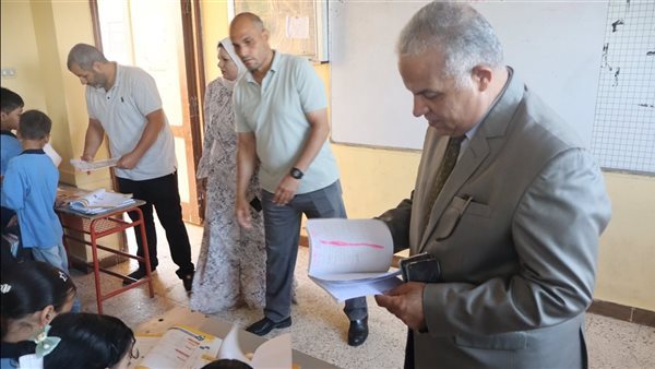 وكيل تعليم الدقهلية يتابع انتظام الدراسة بمدارس تمى الأمديد وغرب المنصورة (صور)