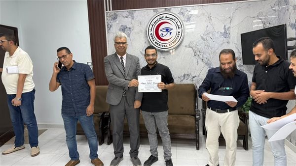 رابطة أطباء الباطنة بقتا تختتم دورة سونار العناية المركزة وتسلم الشهادات للمتدربين(صور)
