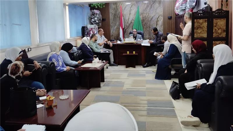 وكيل الصحة بالفيوم يناقش جهود دعم وتطوير المستشفي العام
