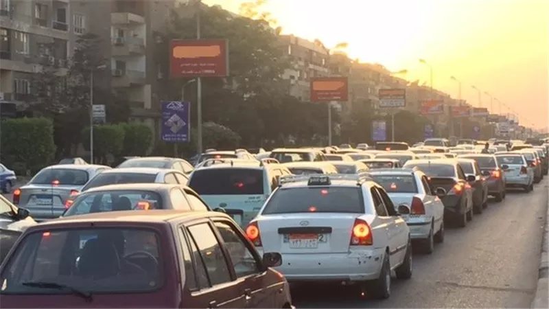 حالة المرور اليوم الأربعاء في القاهرة والجيزة والقليوبية، كثافات متحركة بالشوارع الرئيسية