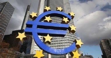 التضخم يشتعل في منطقة اليورو والمركزي الأوروبي تحت ضغط لرفع الفائدة