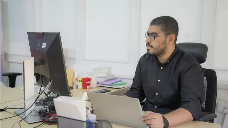 شاب مصري يفوز بجائزة الفاو العالمية بعد نقل علوم صحة النبات إلى 100 زميل