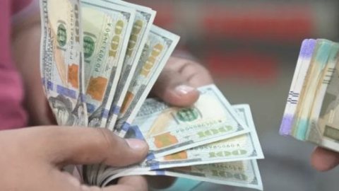 بفارق قروش.. بنوك الاستثمار والقطاع الخاص تسجل السعر الأعلى لبيع الدولار