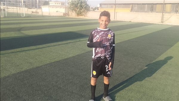 «يارب وفقني».. سجدة لاعب ناشئ بالسكة الحديد تختصر حلم النجومية