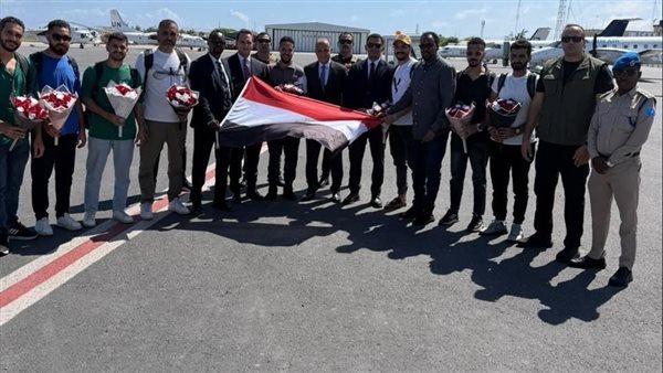 وصول البحارة المصريين إلى مقديشو تمهيدًا لعودتهم إلى القاهرة برفقة السفير المصري