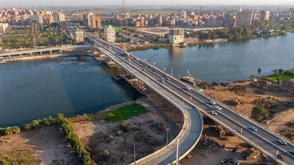 النقل تكشف تفاصيل الفتحة الموجودة بكوبرى الجامعة وتكلف شركة بأعمال الصيانة