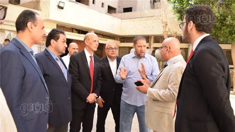 رئيس جامعة بني سويف يزور الطلاب مصابي حادث تصادم أتوبيس بسيارة نقل