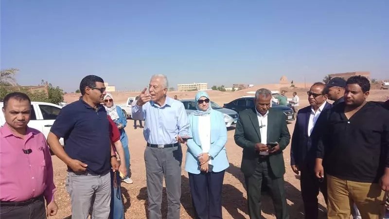 مستشار رئيس مجلس الوزراء تتفقد المشروعات المتعثرة بالوادي الجديد