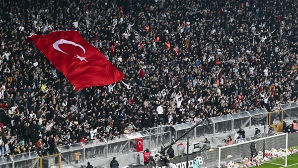 بعد 6 سنوات من الحظر، جماهير بشكتاش تعود إلى مدرجات طرابزون سبور