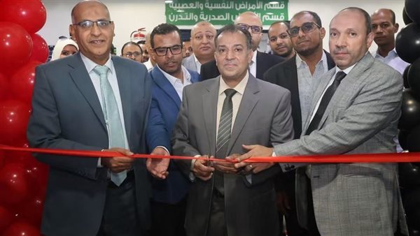 رئيس جامعة قنا يفتتح وحدات العناية المركزة الجديدة بمستشفى الطوارئ الجامعي (صور)