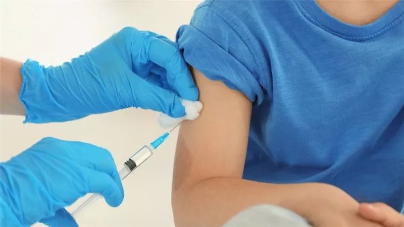 الصحة تحذر: لا تحرموا أطفالكم من التطعيم بسبب شائعات السوشيال ميديا