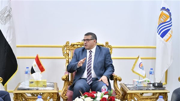 محافظ قنا يبحث مع رئيس هيئة الإسعاف سبل التعاون المشترك والارتقاء بالخدمات الطبية (صور)
