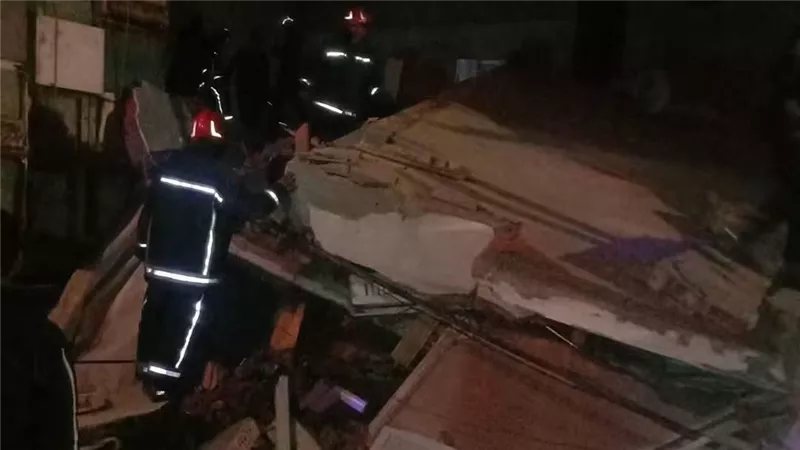 انهيار عقار بالكامل في منطقة أبو سليمان شرق الإسكندرية والجهود مستمرة للبحث عن مفقودين