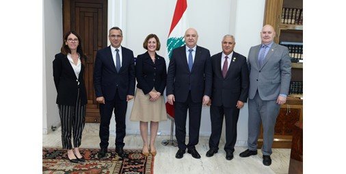 عون يبحث مع وفد أميركي عدم التزام إسرائيل بـ «اتفاق الإطار»