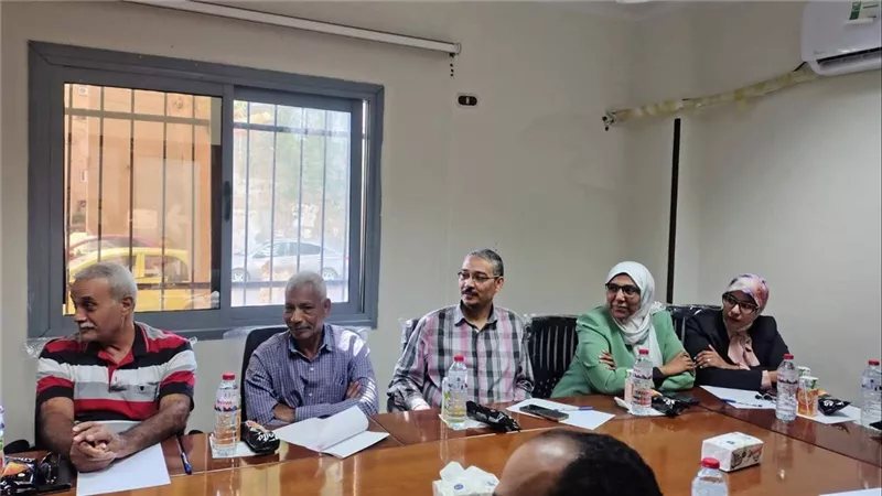 صحة قنا تشارك في اجتماع تنسيقي لبحث تحديات منتفعي التأمين الصحي (صور)