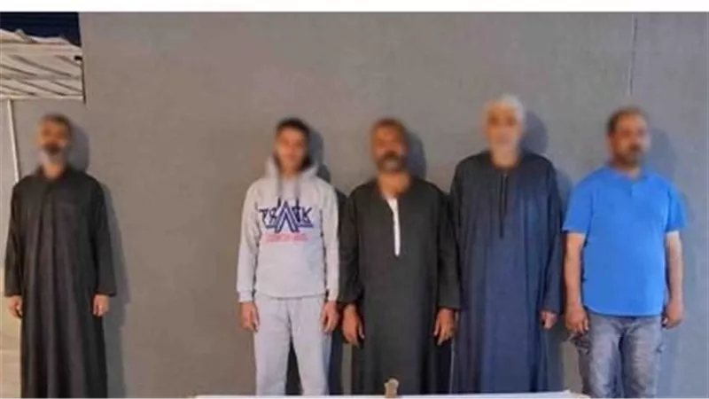 ضبط المتهمين بالتعدي على نقاش في قويسنا بسبب خلافات سابقة والتشهير بزوجة أحدهم