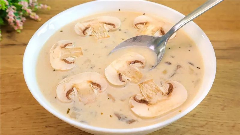 طريقة عمل شوربة المشروم بالكريمة في البيت بمذاق المطاعم