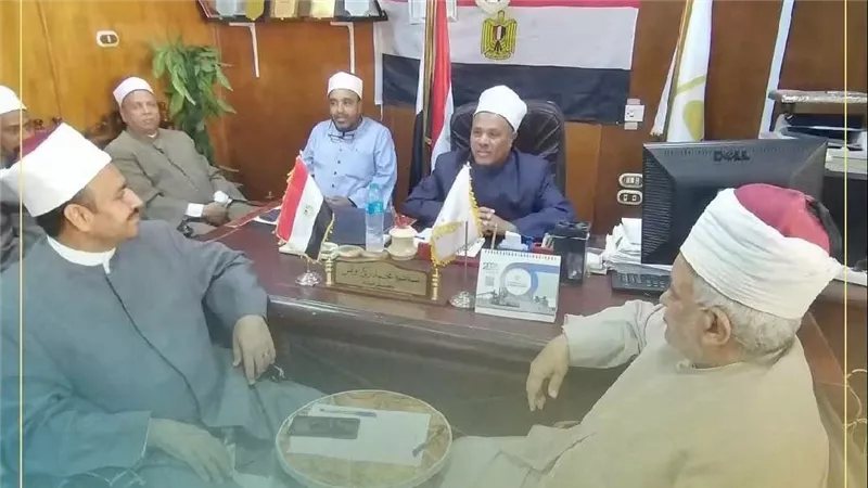 مدير أوقاف قنا يشدد على الالتزام بالتعليمات الوزارية والمتابعة الميدانية