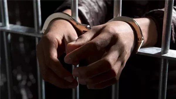 بعد تهديده بالسلاح أمام زوجته وطفله، حجز المتهمين بمحاولة سرقة سيارة إسلام جمال