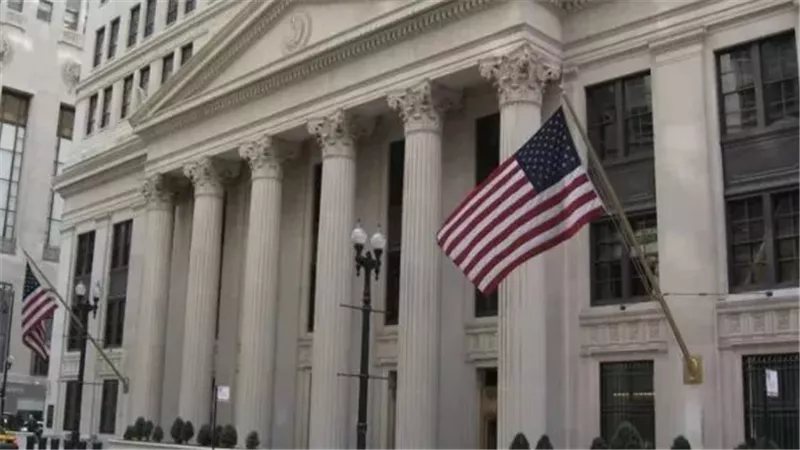 أبرز الاستنتاجات من قرار الاحتياطي الفيدرالي الأمريكي بعد تثبيت الفائدة