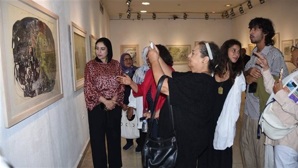 افتتاح معرضي "رحلة حياة" و"جانب آخر من الأشياء" بمركز محمود مختار (صور)