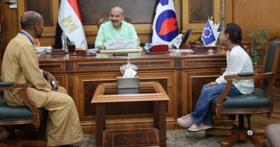محافظ السويس يستجيب لمطالب مواطن ونجلته من ذوي الهمم
