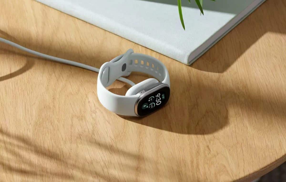 جوجل تكشف عن سوار Fitbit Edge.. شاشة مميزة وبطارية تدوم أسبوعًا