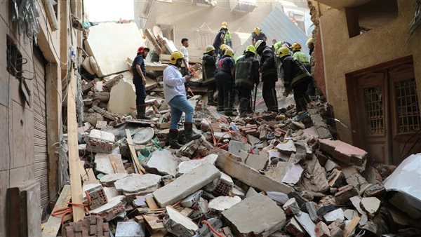 الحماية المدنية تواصل البحث عن 4 مفقودين أسفل ركام عقار حدائق القبة المنهار