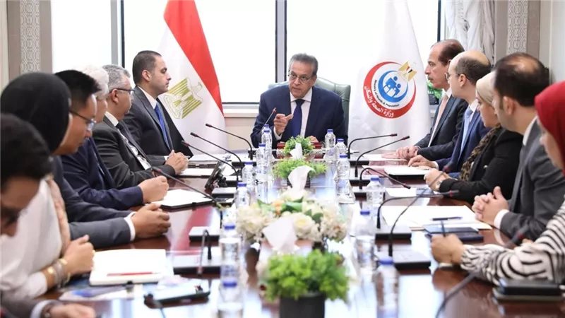 وزير الصحة يبحث تعزيز التحول الرقمي وتطبيق الذكاء الاصطناعي في تشخيص الأورام