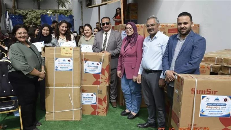 محافظ المنيا يوزع 65 ماكينة خياطة لدعم المرأة اقتصاديا