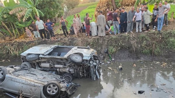 كانوا رايحين يشتروا شبكة، إصابة 15 شخصا في انقلاب سيارتين بترعة ببني سويف