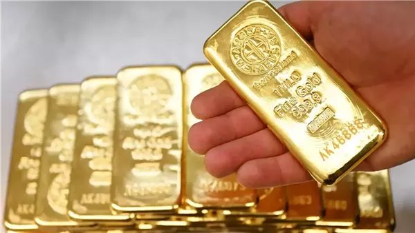 الذهب يصعد 2% مدعوما بتراجع الدولار وعوائد السندات وانخفاض النفط
