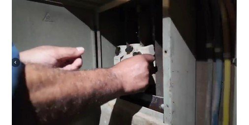 بالفيديو.. ضبط 5 أنشطة تجارية مخالفة و15 عاملاً مخالفاً في الفروانية