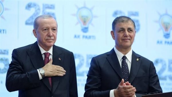 معقل المعارضة، رئيس بلدية إزمير ينضم لحزب أردوغان في تحول سياسي بارز