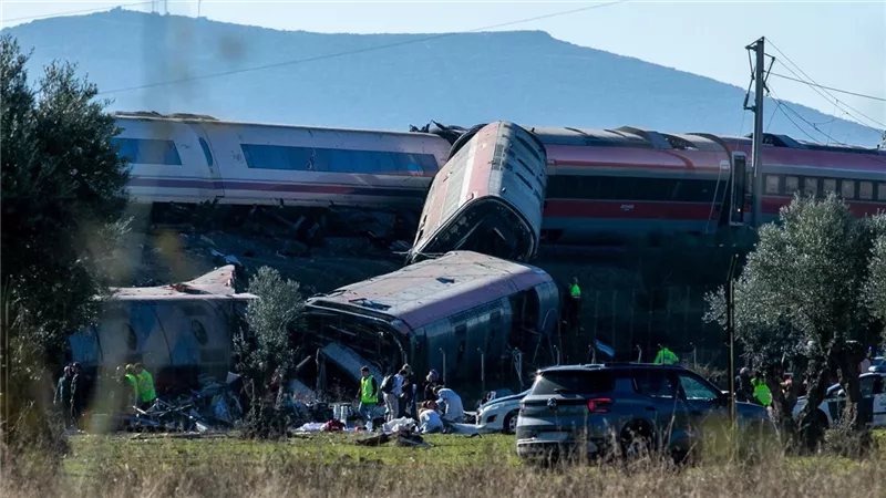 ارتفاع حصيلة ضحايا حادث تصادم قطارين في إسبانيا إلى 46 وفاة (فيديو)