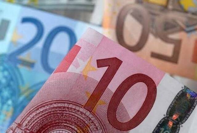 عوائد السندات الفرنسية تلامس 5% للمرة الأولى منذ 2002